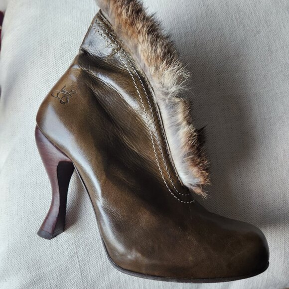 John Fluevog Fox Olive Green Fur Booties - Picture 7 of 15